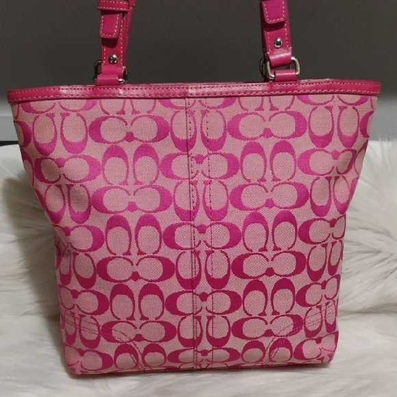 SALE! Coach Hampton Signature 🩷 Pink/Silver Tote GUC - Picture 5 of 15